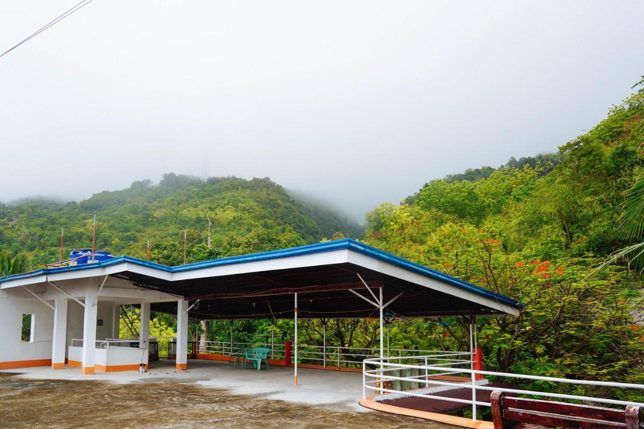 C Star Travellers Inn Oslob Ngoại thất bức ảnh